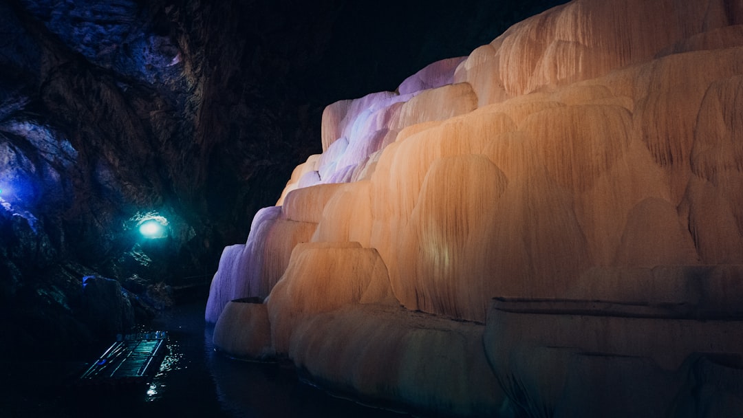 Die Magischen Waitomo-Höhlen: Licht und Schatten Spiel - 39 Waitomo Village Road | Secret World Trip Planner