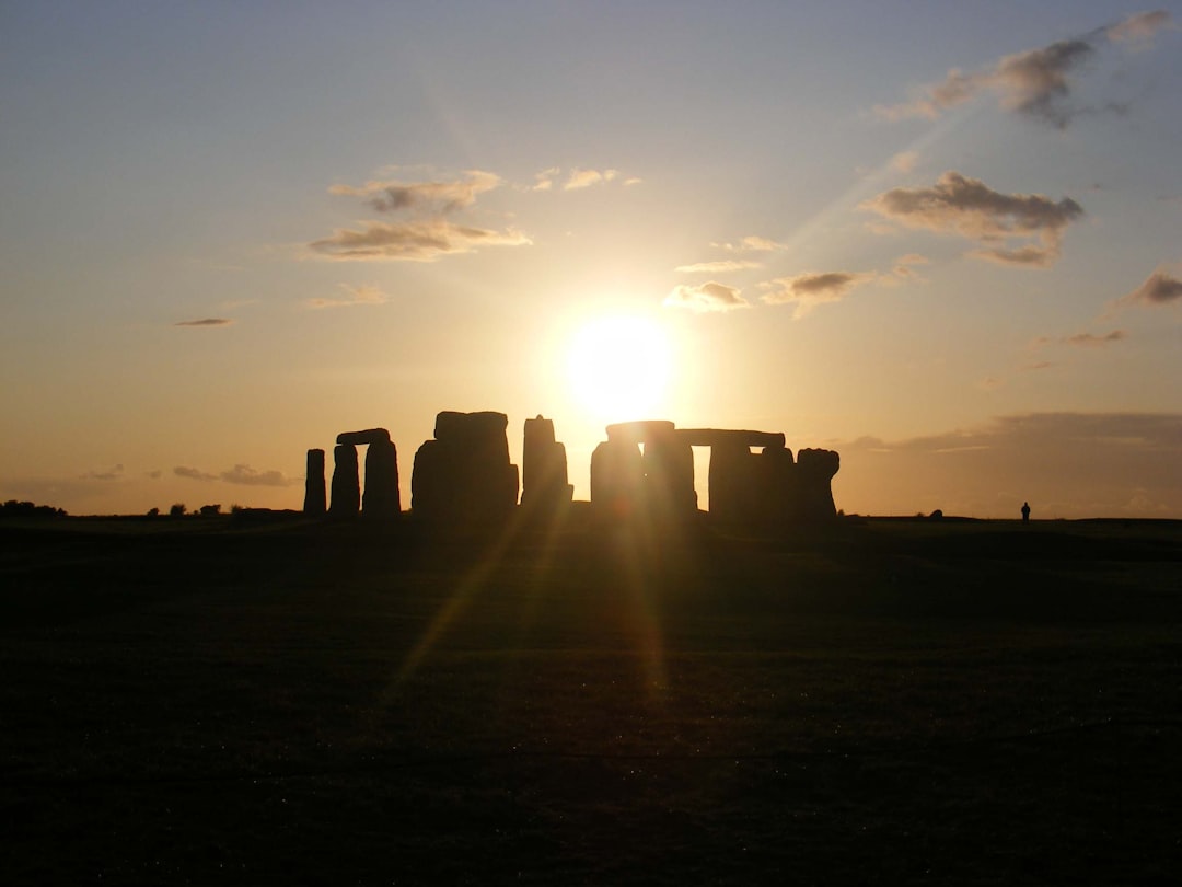 Stonehenge: Das Geheimnis der prähistorischen Monumente - Salisbury SP4 7DE | Secret World Trip Planner