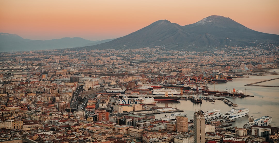 Explorando el Vesubio: Guardián de Historia y Naturaleza - Vesuvio | Secret World Trip Planner