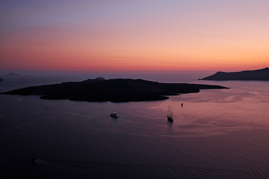 Tramonti da Sogno a Santorini: L'Incanto di Oía - Nik. Nomikou | Secret World Trip Planner