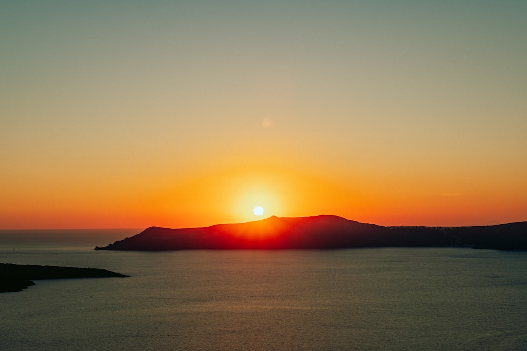 Traumhafte Sonnenuntergänge in Oía, Santorini - Nik. Nomikou | Secret World Trip Planner