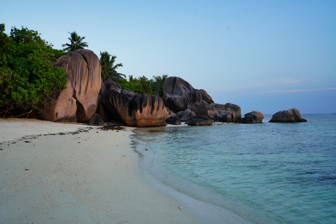 Anse Source d'Argent: Paradiso delle Seychelles - La Digue Island Lodge | Secret World Trip Planner