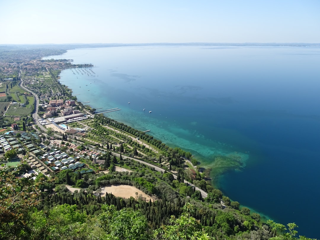 Scoprire Bardolino: Gemma del Lago di Garda - 37011 Bardolino VR | Secret World Trip Planner