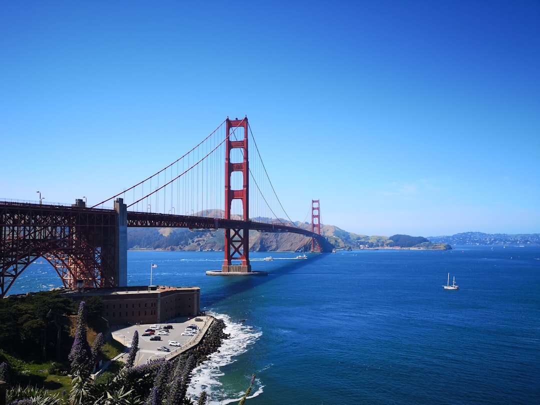 Le Charme du Golden Gate Bridge : Un Pont Iconique - San Francisco | Secret World Trip Planner