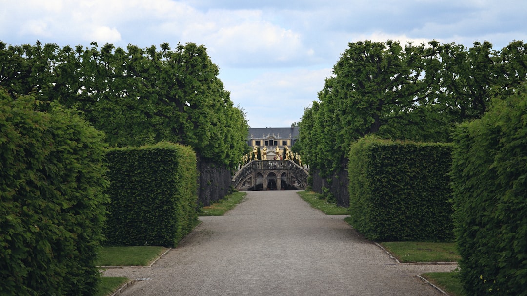 Jardins Royaux de Herrenhausen : Un Paradis Botanique - Herrenhäuser Str. 4 | Secret World Trip Planner