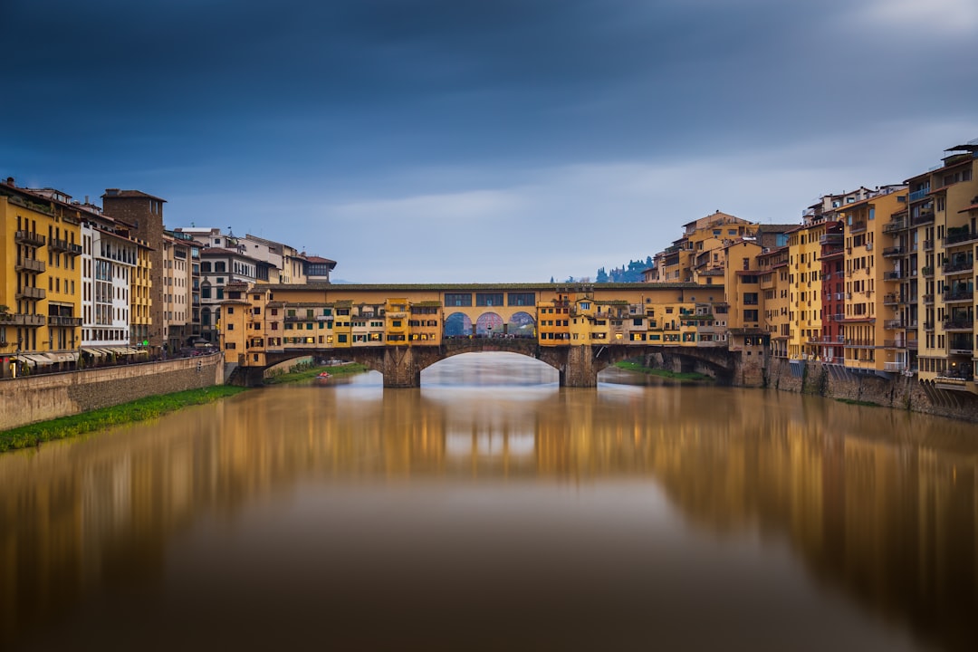 ヴェッキオ橋：フィレンツェの宝石 - Ponte Vecchio | Secret World Trip Planner