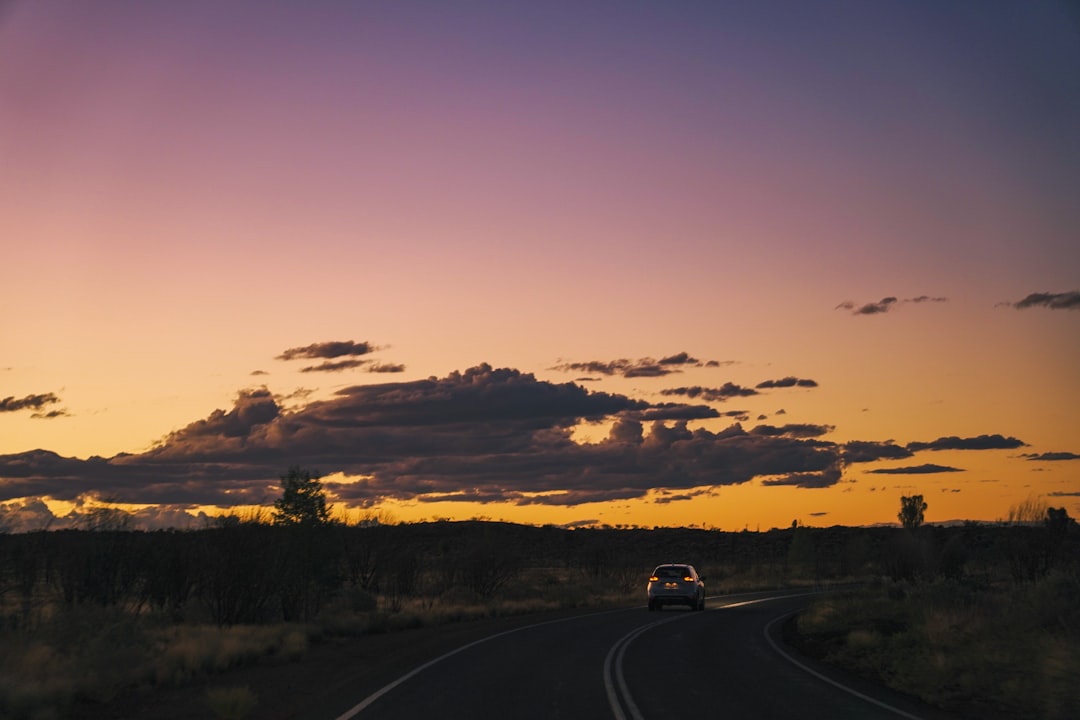 Uluṟu: Il Tronco di Fuoco al Tramonto - Mutitjulu NT 0872 | Secret World Trip Planner