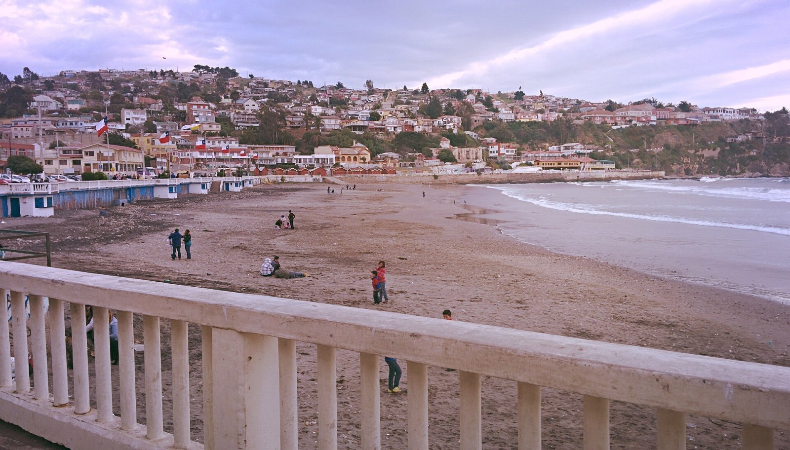 Scopri Playa Chica: una gemma della costa cilena - San Antonio | Secret World Trip Planner