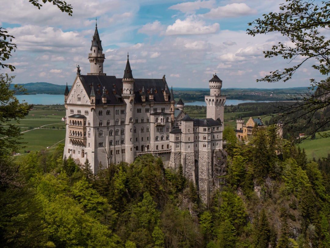 Scopri il Castello di Neuschwanstein: un gioiello della Baviera - Schwangau | Secret World Trip Planner