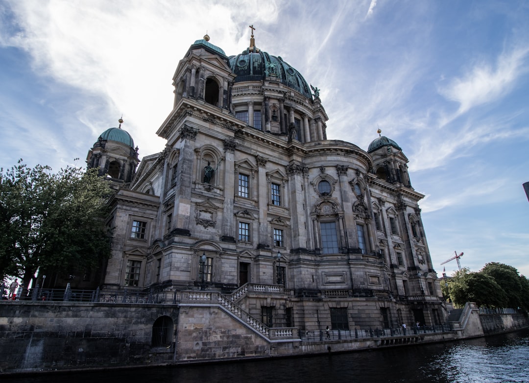 Entdecken Sie den Berliner Dom: Ein Meisterwerk der Kultur und Geschichte - Berlin | Secret World Trip Planner