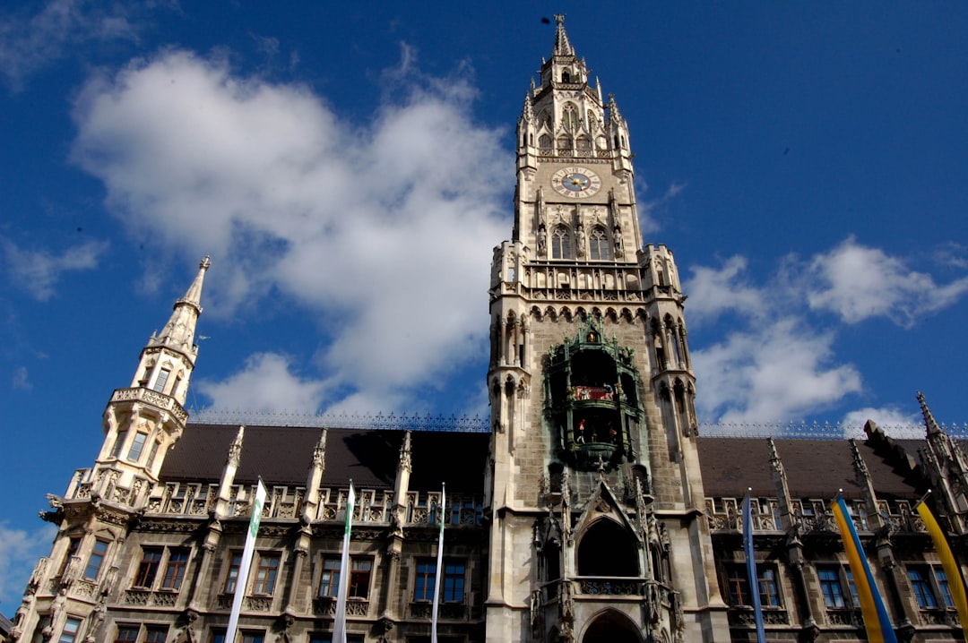 Scopri Marienplatz: il cuore pulsante di Monaco di Baviera - München | Secret World Trip Planner