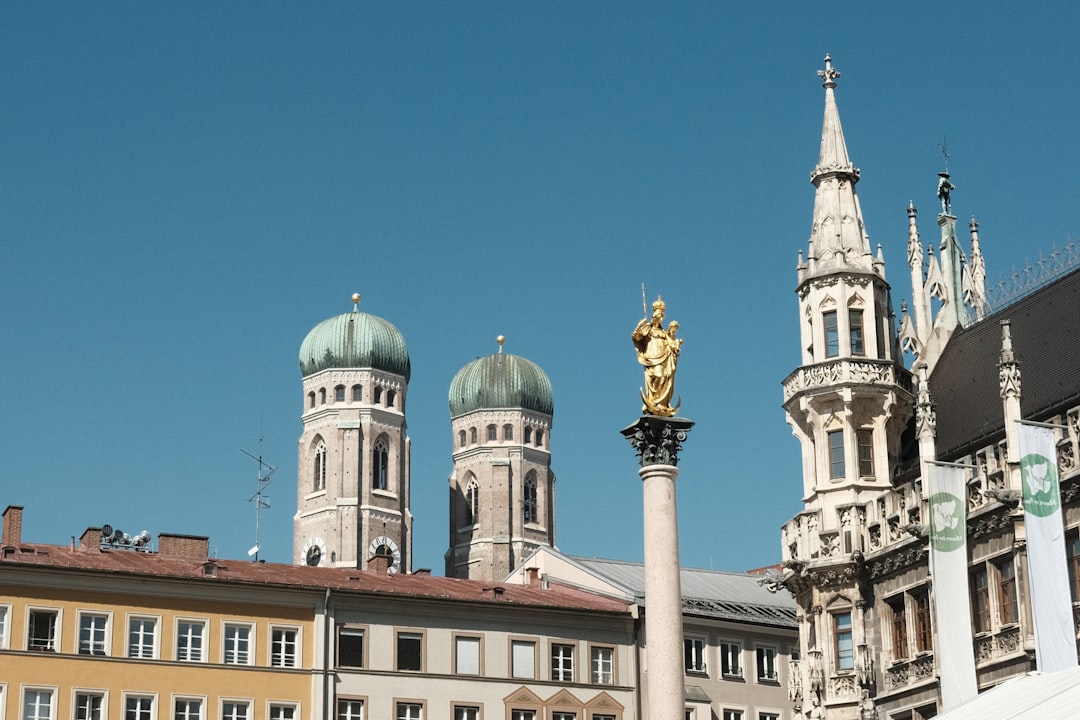 Entdecken Sie den Marienplatz: das pulsierende Herz von München - München | Secret World Trip Planner