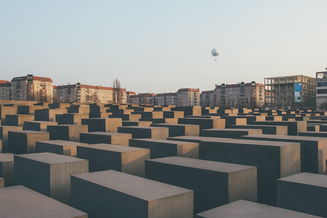 Memoriale agli Ebrei Assassinati d'Europa: Un Luogo di Riflessione a Berlino - Berlin | Secret World Trip Planner