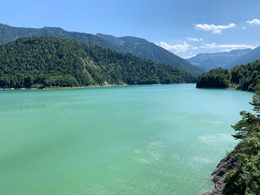 Entdecken Sie den Sylvensteinsee: ein Juwel Bayerns - Achenwald | Secret World Trip Planner
