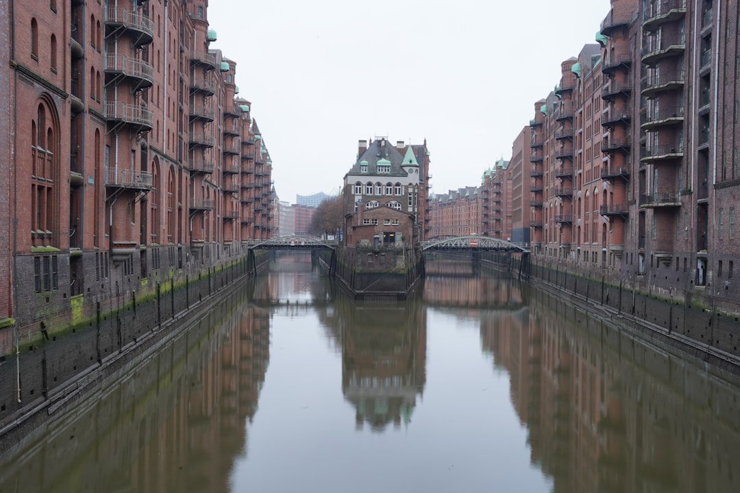 ハンブルク・シュペイヒャースタットを発見する：歴史と美しさ - Hamburg | Secret World Trip Planner