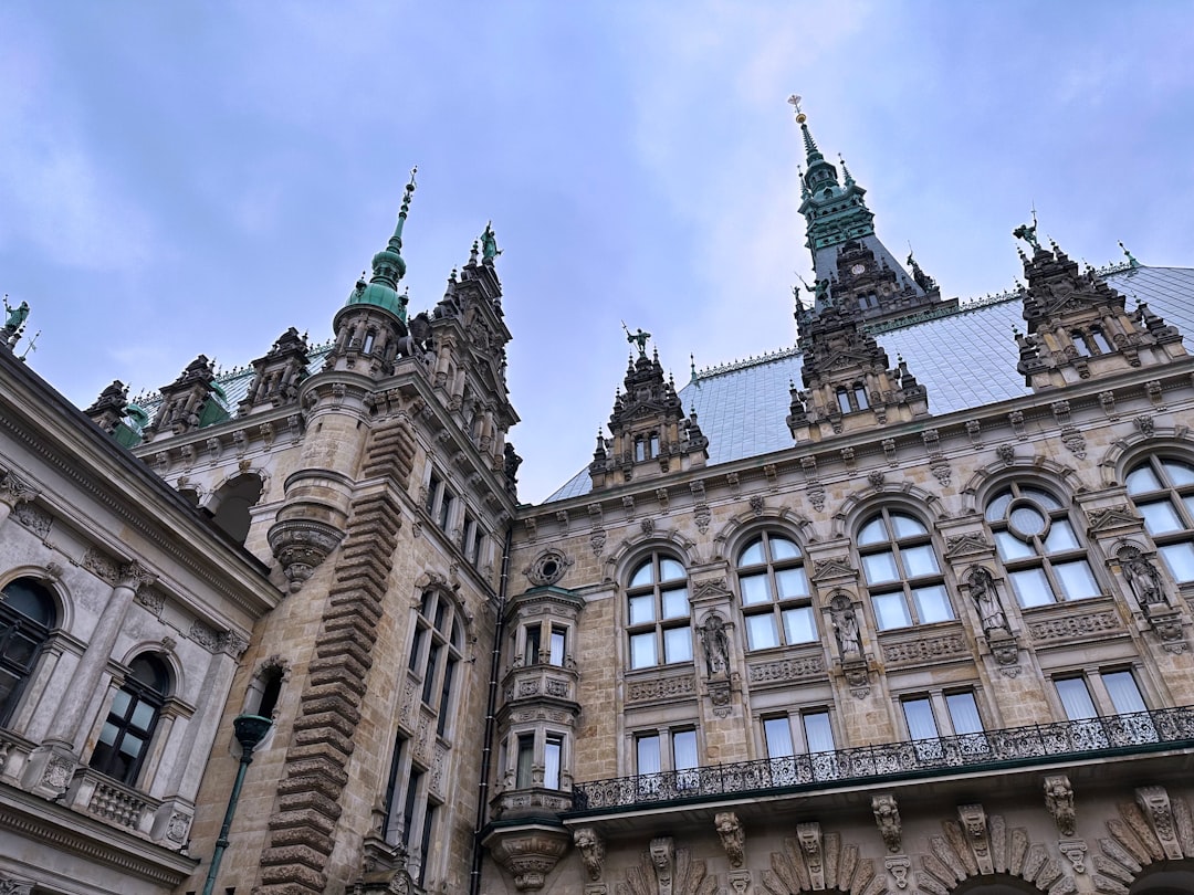 Descubra o Hamburg Rathaus: História e Beleza da Capital do Norte da Alemanha - Hamburg | Secret World Trip Planner