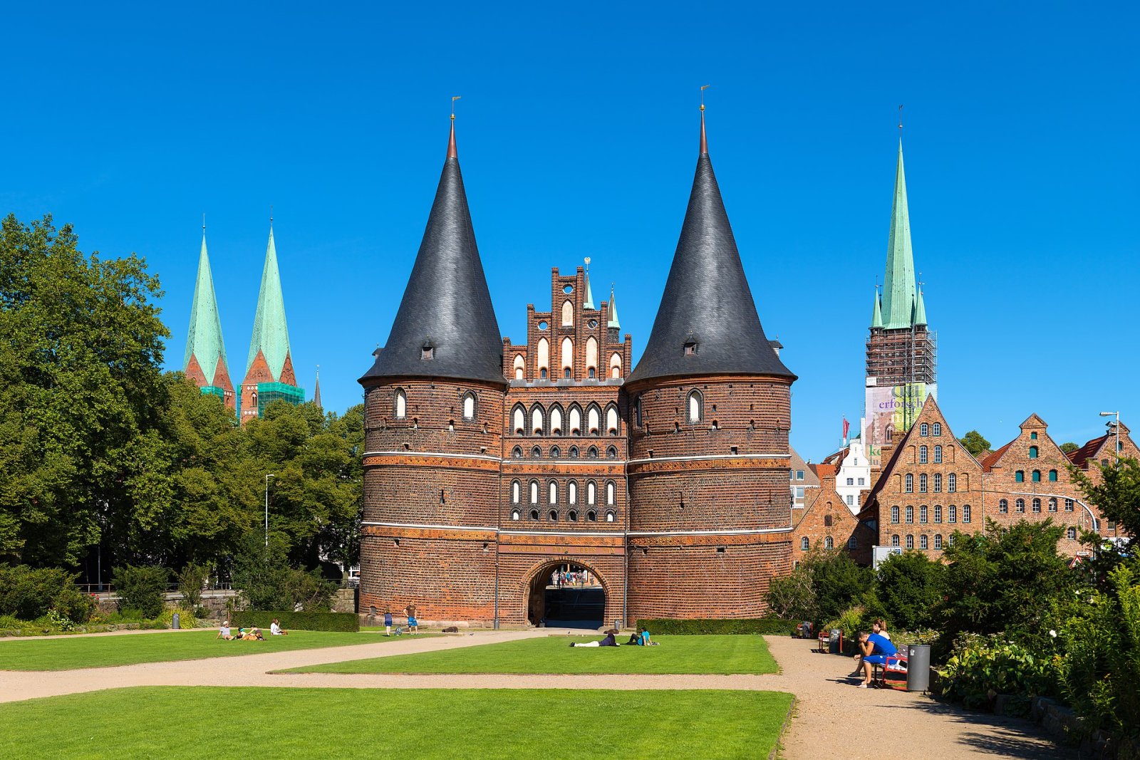 Découvrez le Holstentor de Lübeck : un symbole d'histoire et d'architecture — Lübeck