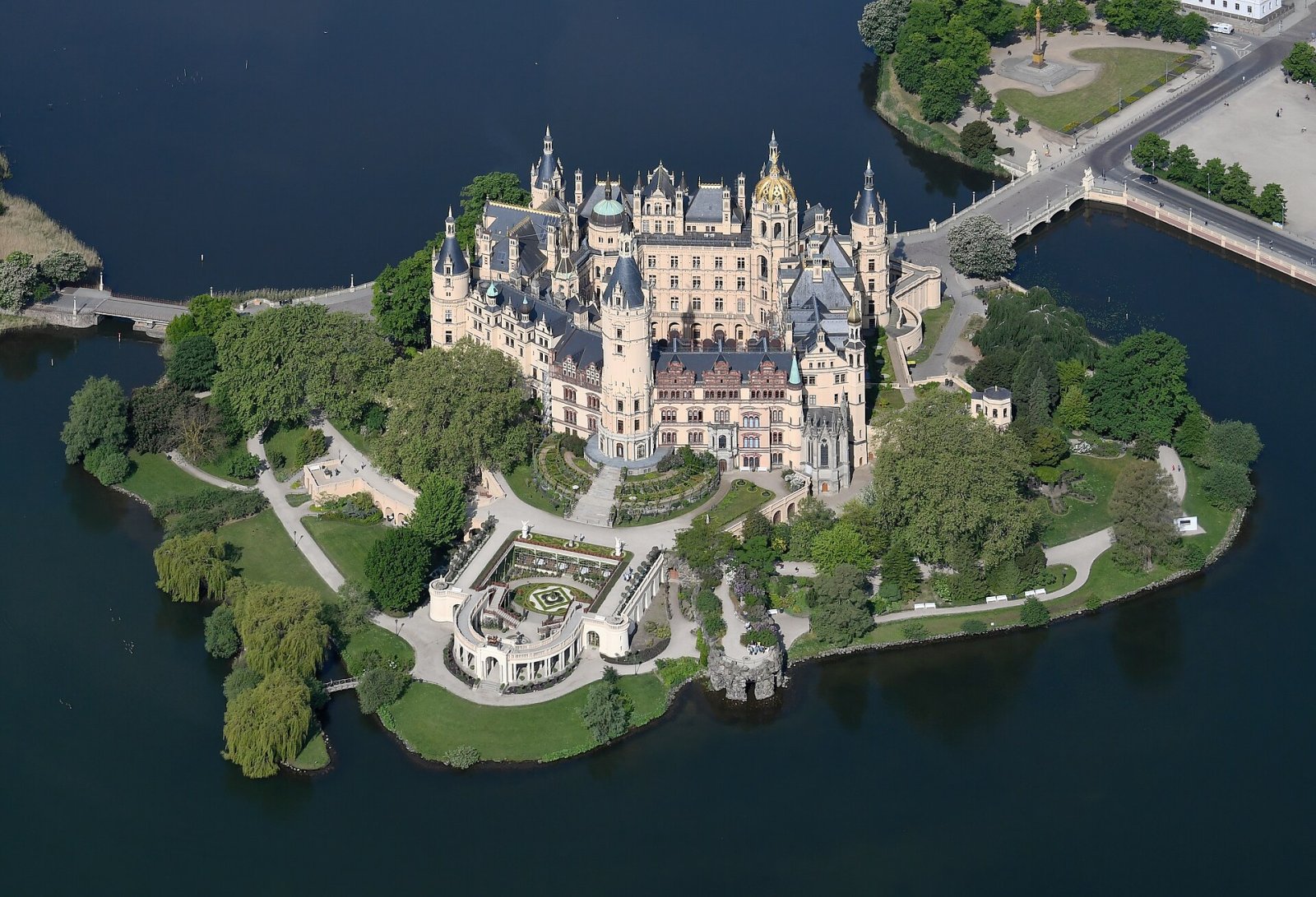 Discover Schwerin Castle: A Gem of German History - Schwerin | Secret World Trip Planner