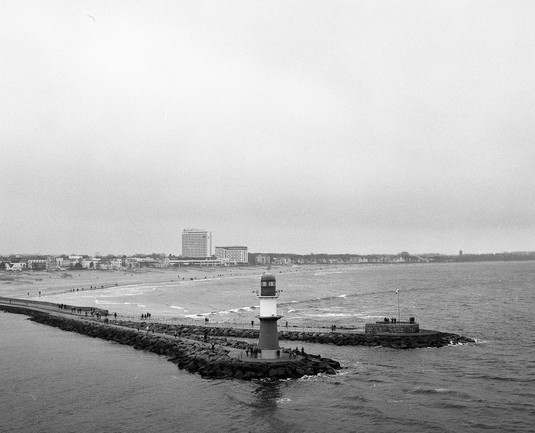 Entdecken Sie den Leuchtturm von Warnemünde: ein Juwel von Rostock - Rostock | Secret World Trip Planner