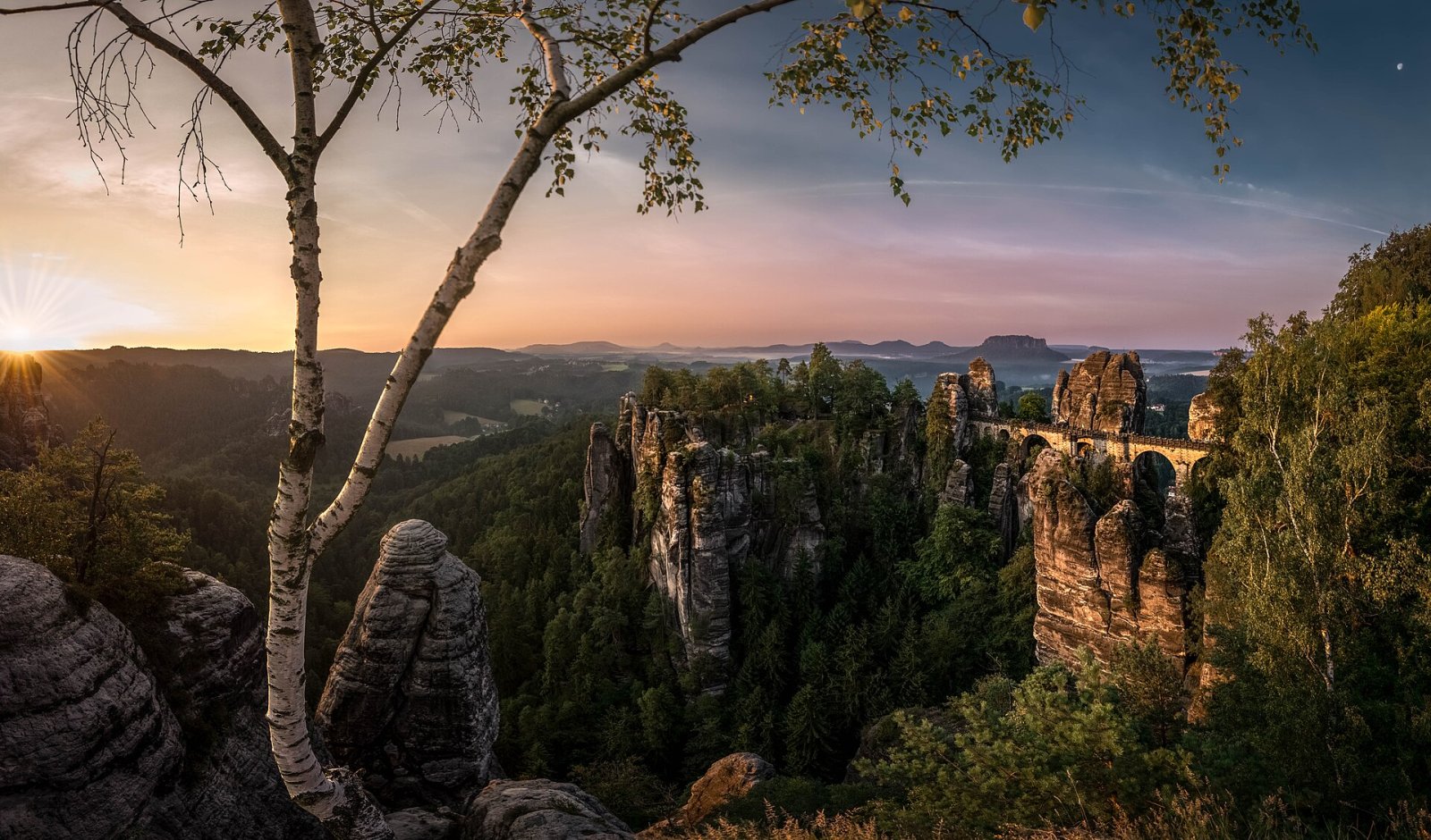 Scopri la Magia della Formazione Rocciosa Bastei in Sassonia - Rathen | Secret World Trip Planner