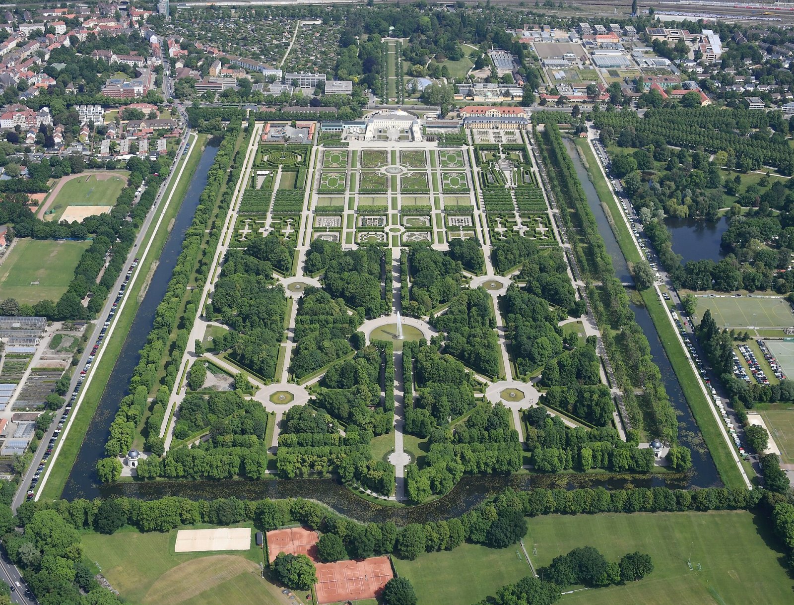 Entdecken Sie die Herrenhäuser Gärten: ein Juwel von Hannover - Hanover | Secret World Trip Planner