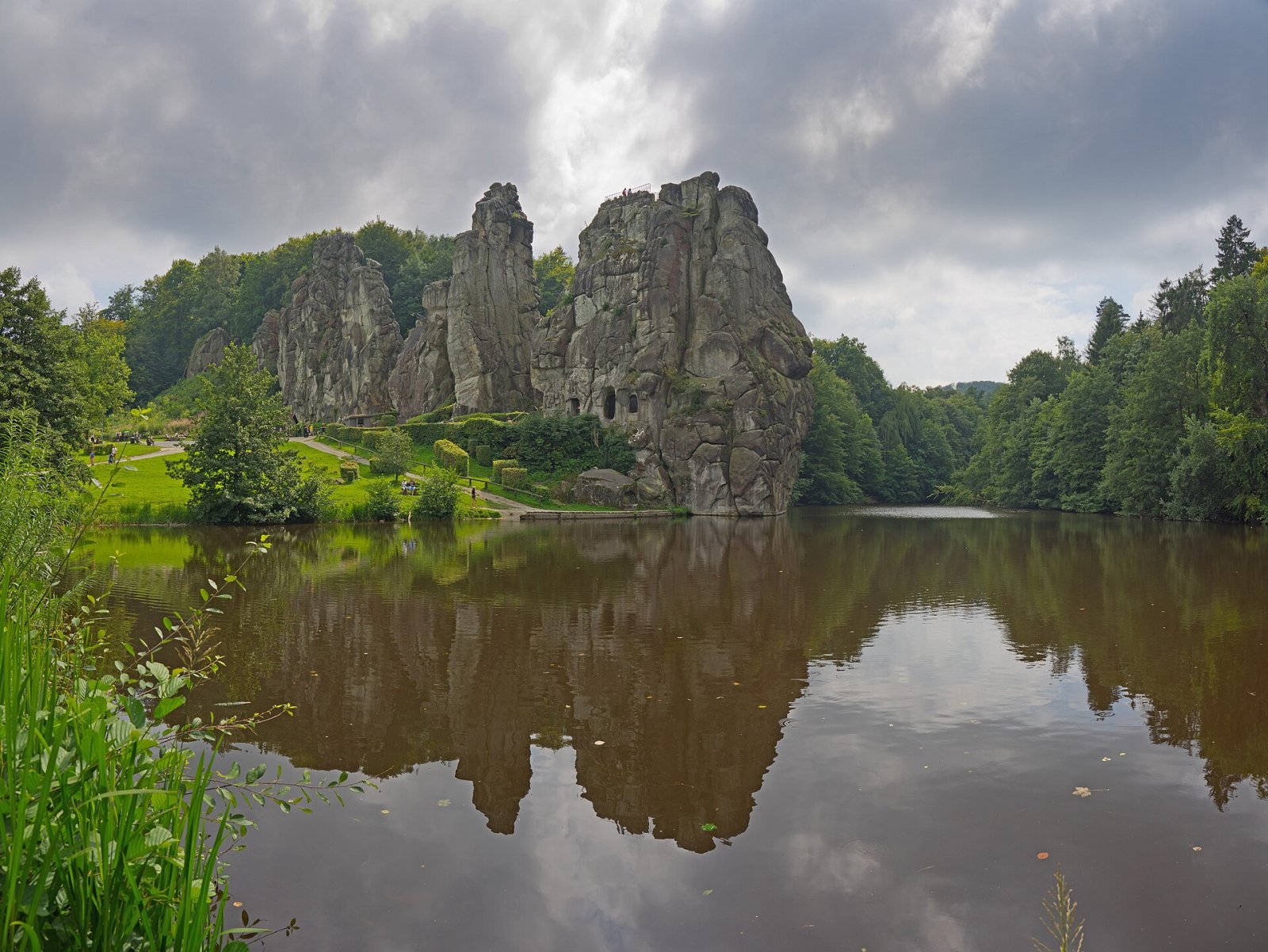 Exploration des Externsteine : Un Voyage dans l'Histoire de l'Allemagne - Horn-Bad Meinberg | Secret World Trip Planner