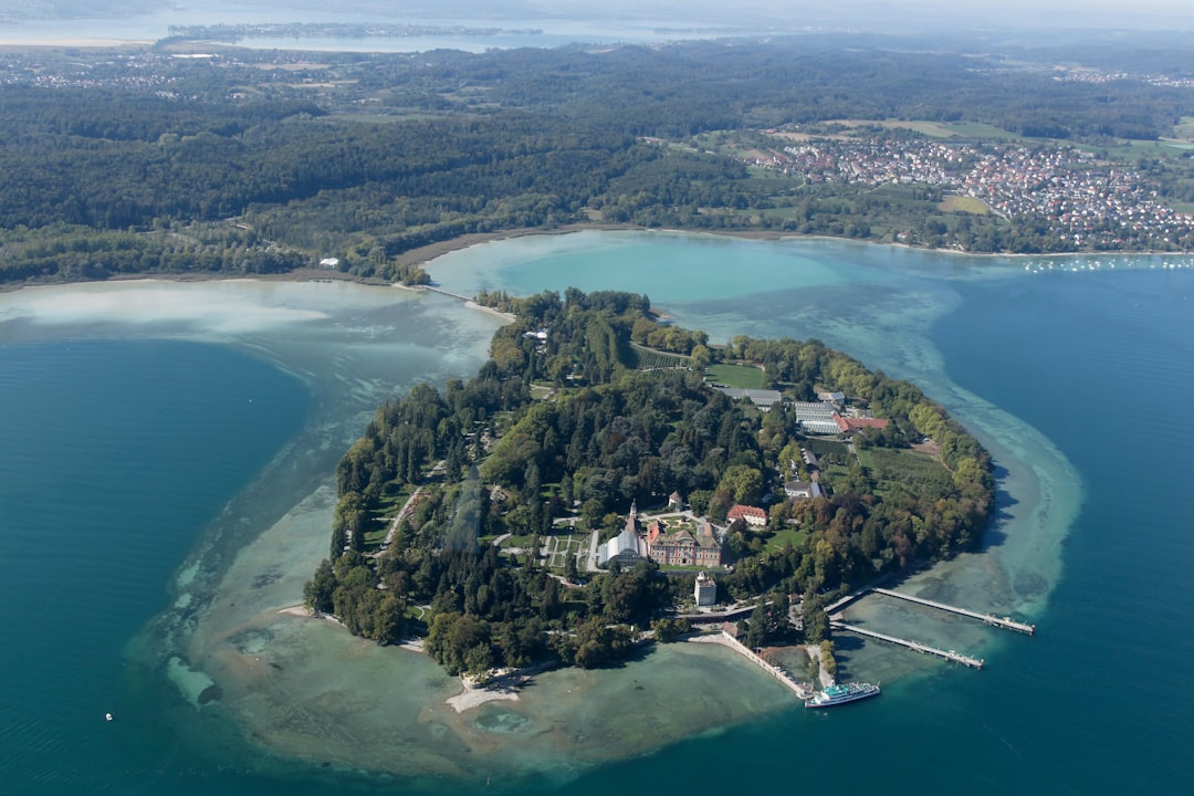 Scopri l'Isola di Mainau: Un Paradiso Naturale sul Lago di Costanza - Konstanz | Secret World Trip Planner