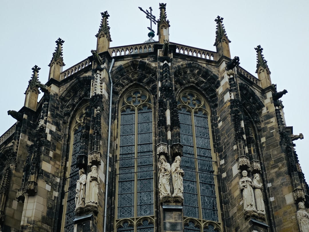 Scopri la Cattedrale di Aquisgrana: un tesoro storico in Germania - Aachen | Secret World Trip Planner