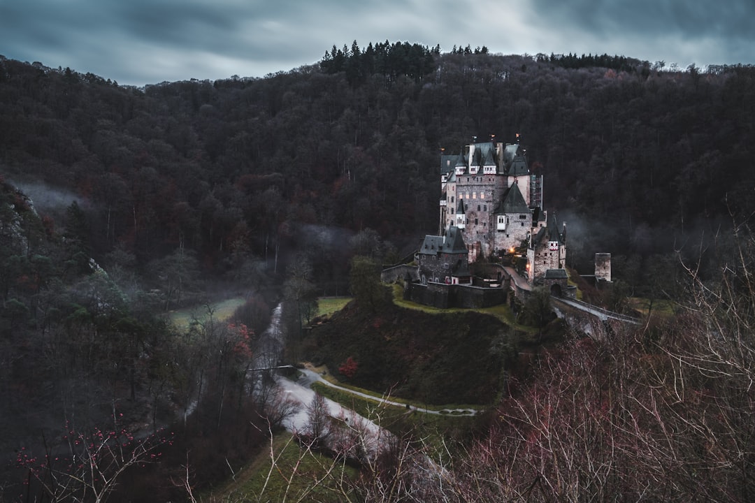Scopri Burg Eltz: un tesoro nascosto in Germania - Wierschem | Secret World Trip Planner