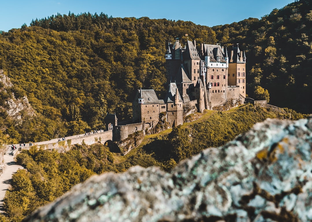 Entdecken Sie Burg Eltz: ein verstecktes Juwel in Deutschland - Wierschem | Secret World Trip Planner