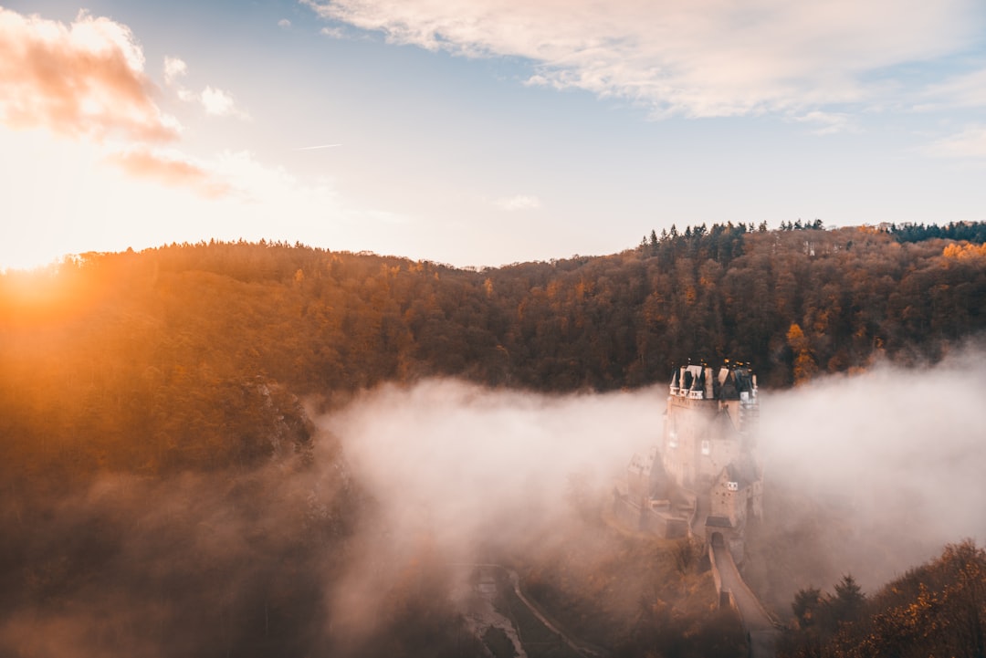 Découvrez Burg Eltz : un trésor caché en Allemagne - Wierschem | Secret World Trip Planner