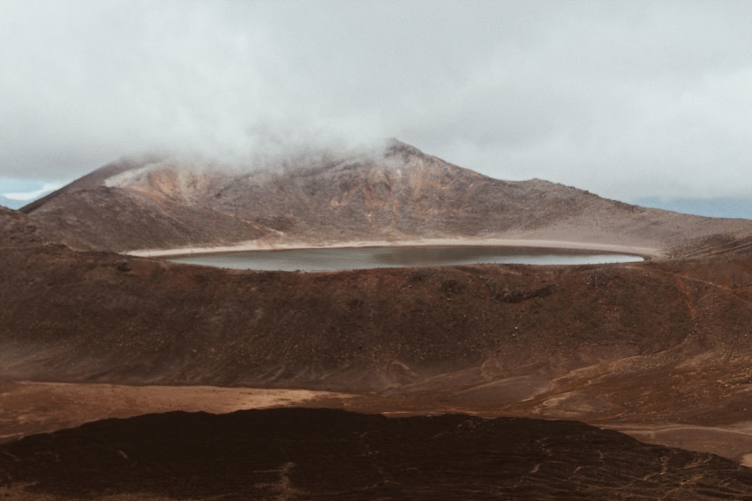 Entdecke den Tongariro Alpine Crossing: Einzigartiges Trekking in Neuseeland - Tongariro Alpine Crossing | Secret World Trip Planner