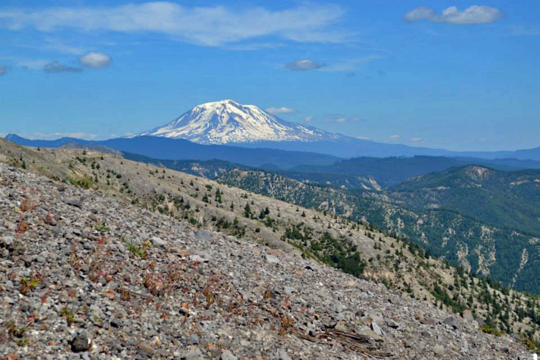Esplorando il Monumento Volcanico del Monte St. Helens - Castle Rock | Secret World Trip Planner