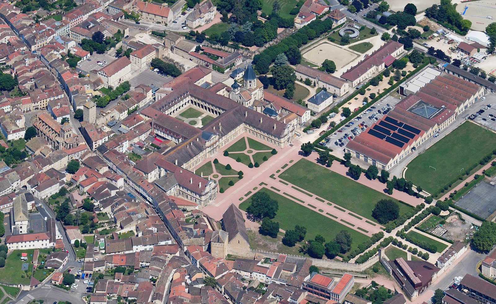 Alla scoperta dell'Abbaye de Cluny: un tesoro della Borgogna - Cluny | Secret World Trip Planner