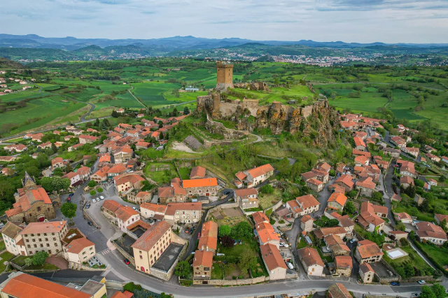 Découvrez le Château de Polignac à Le Puy-en-Velay - Polignac | Secret World Trip Planner