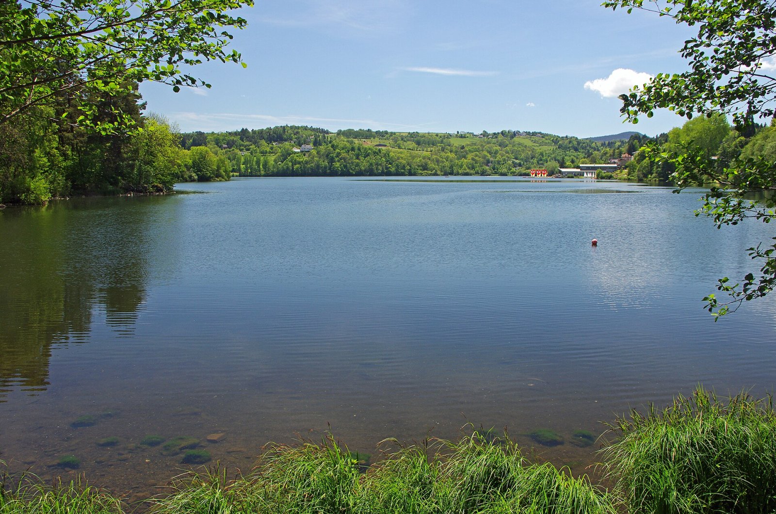 Découvrez le Lac d'Aydat : Un Paradis Naturel en France - Aydat | Secret World Trip Planner
