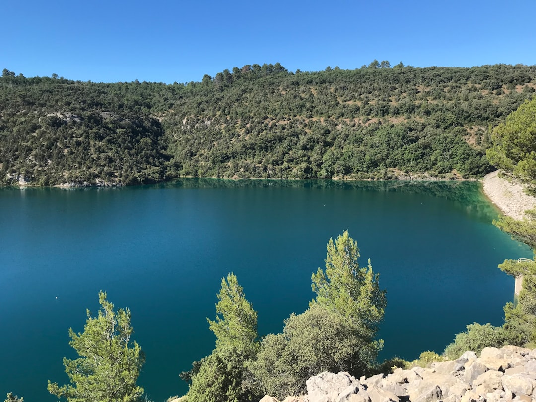 Découvrez le Lac d'Aydat : Un Paradis Naturel en France - Aydat | Secret World Trip Planner
