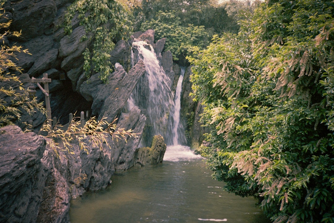 Découvrez les merveilles de la Cascade du Ray-Pic en France - Cros-de-Géorand | Secret World Trip Planner