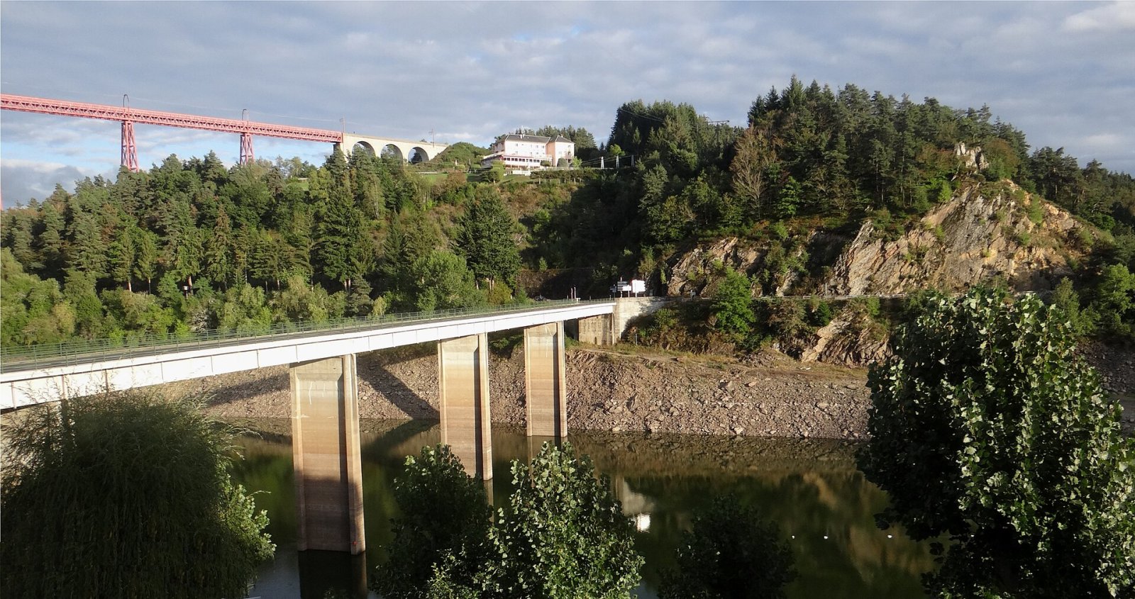 Viaduc de Garabit : un chef-d'œuvre d'ingénierie en France - Les Ternes | Secret World Trip Planner