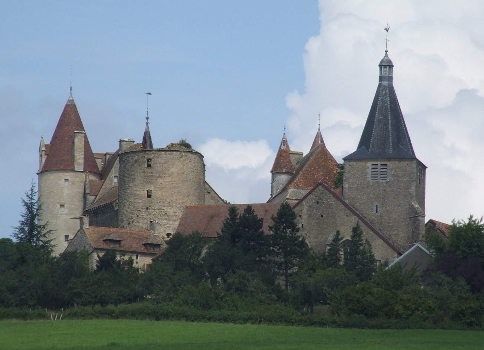 Scopri il Fascino del Château de Châteauneuf in Borgogna — Vandenesse-en-Auxois