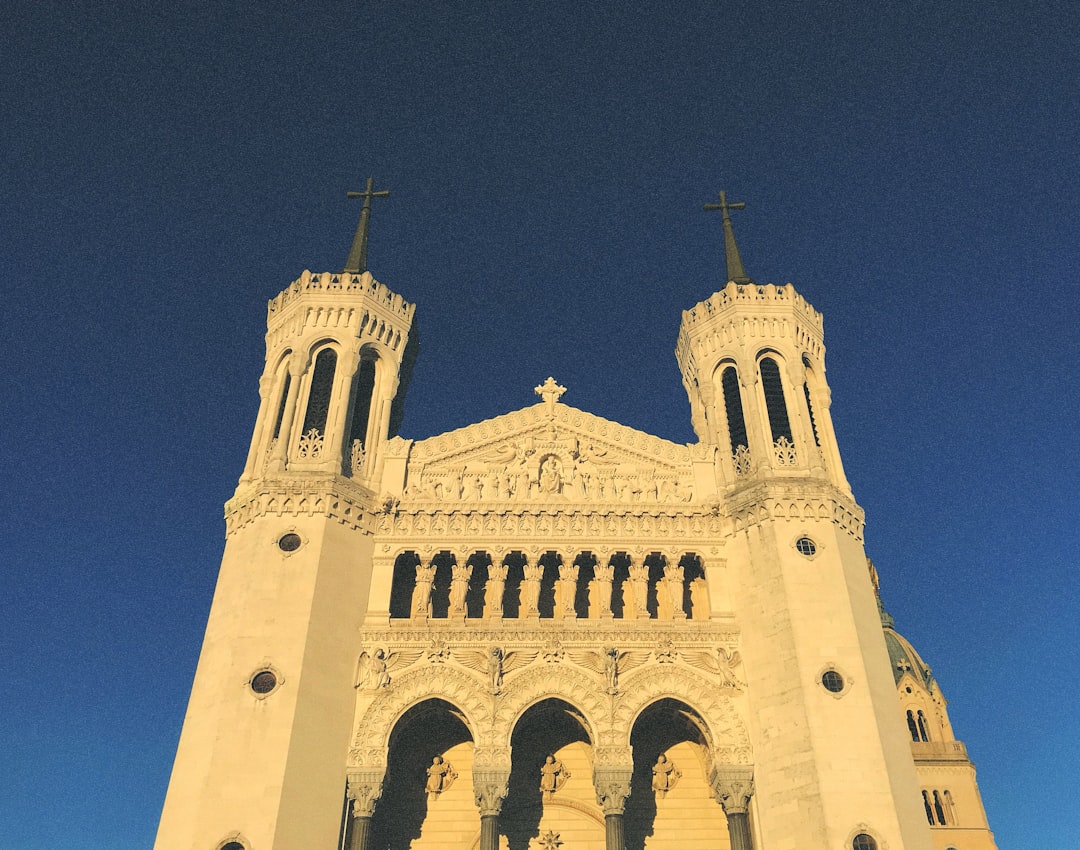 Découvrez la Cathédrale Saint-Jean de Lyon : un bijou culturel - Lyon | Secret World Trip Planner