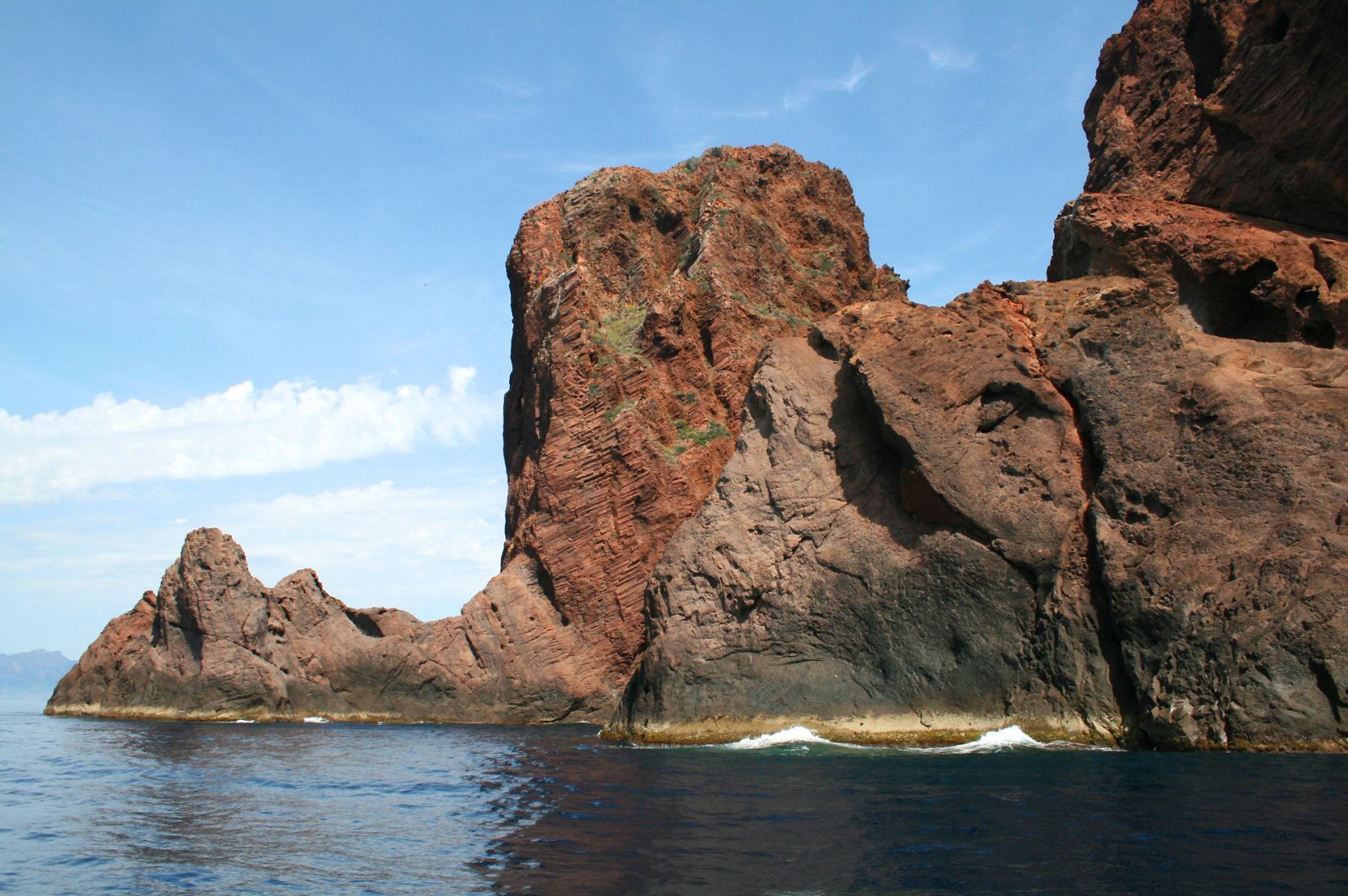 Réserve de Scandola : Un Paradis Naturel en Corse - Osani | Secret World Trip Planner