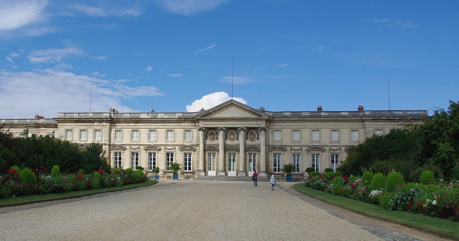 Découvrez le Charme du Château de Compiègne en France - Compiègne | Secret World Trip Planner