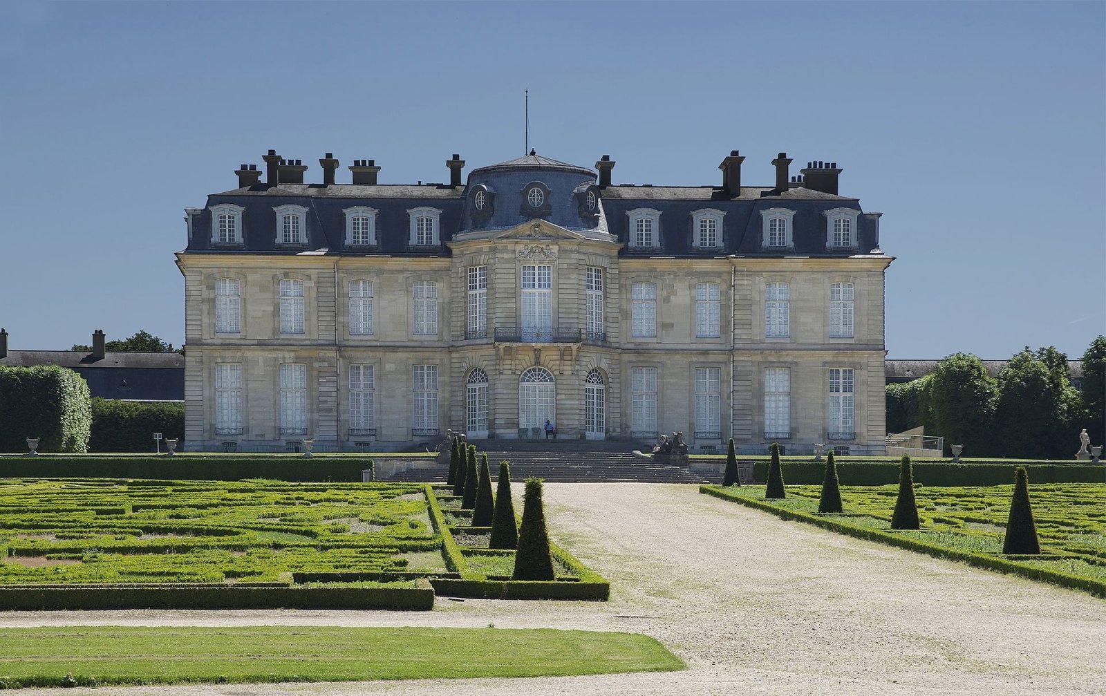 Découvrez le charme du Château de Champs-sur-Marne - Champs-sur-Marne | Secret World Trip Planner