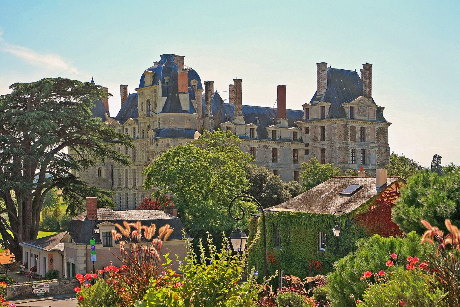 Château de Brissac : un trésor de l'histoire française - Cinq-Mars-la-Pile | Secret World Trip Planner