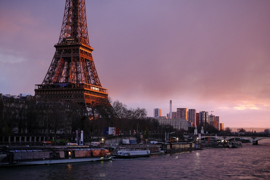파리와 프랑스의 상징 에펠탑을 발견하다 - Paris | Secret World Trip Planner