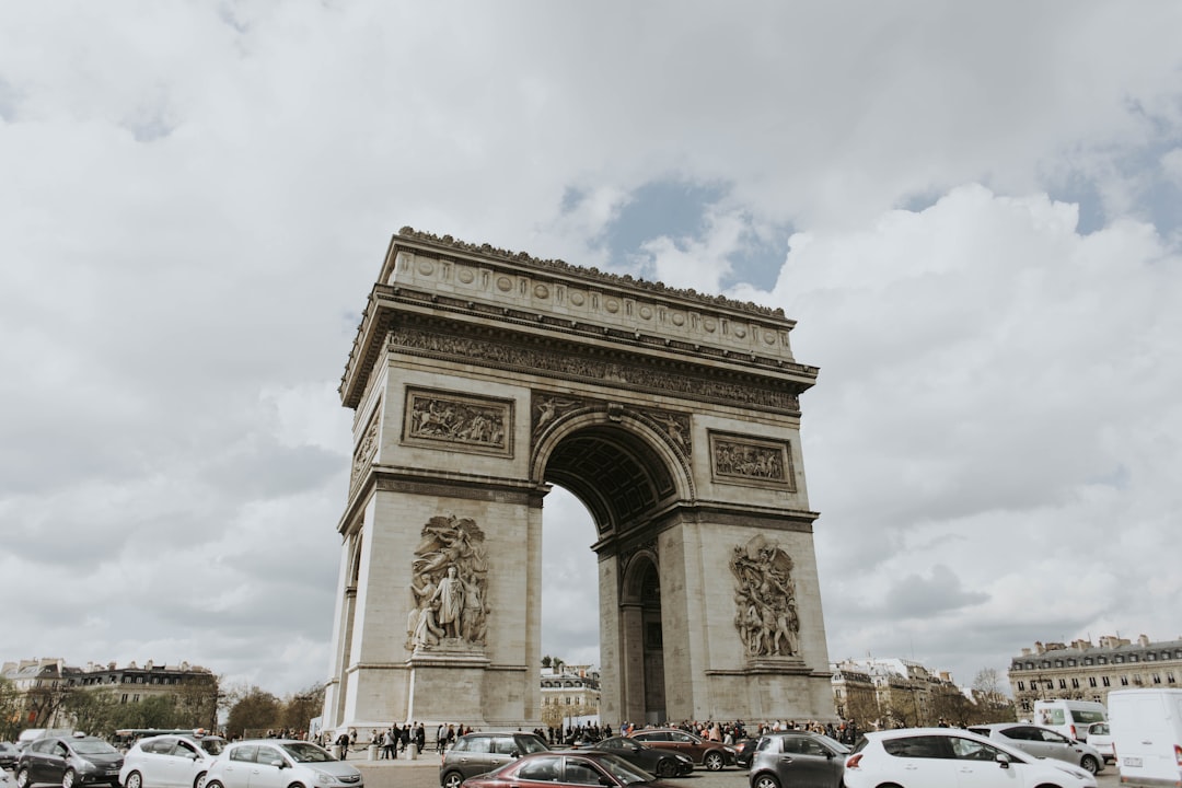 Découvrez l'Arc de Triomphe : Histoire et Beauté de Paris - Paris | Secret World Trip Planner