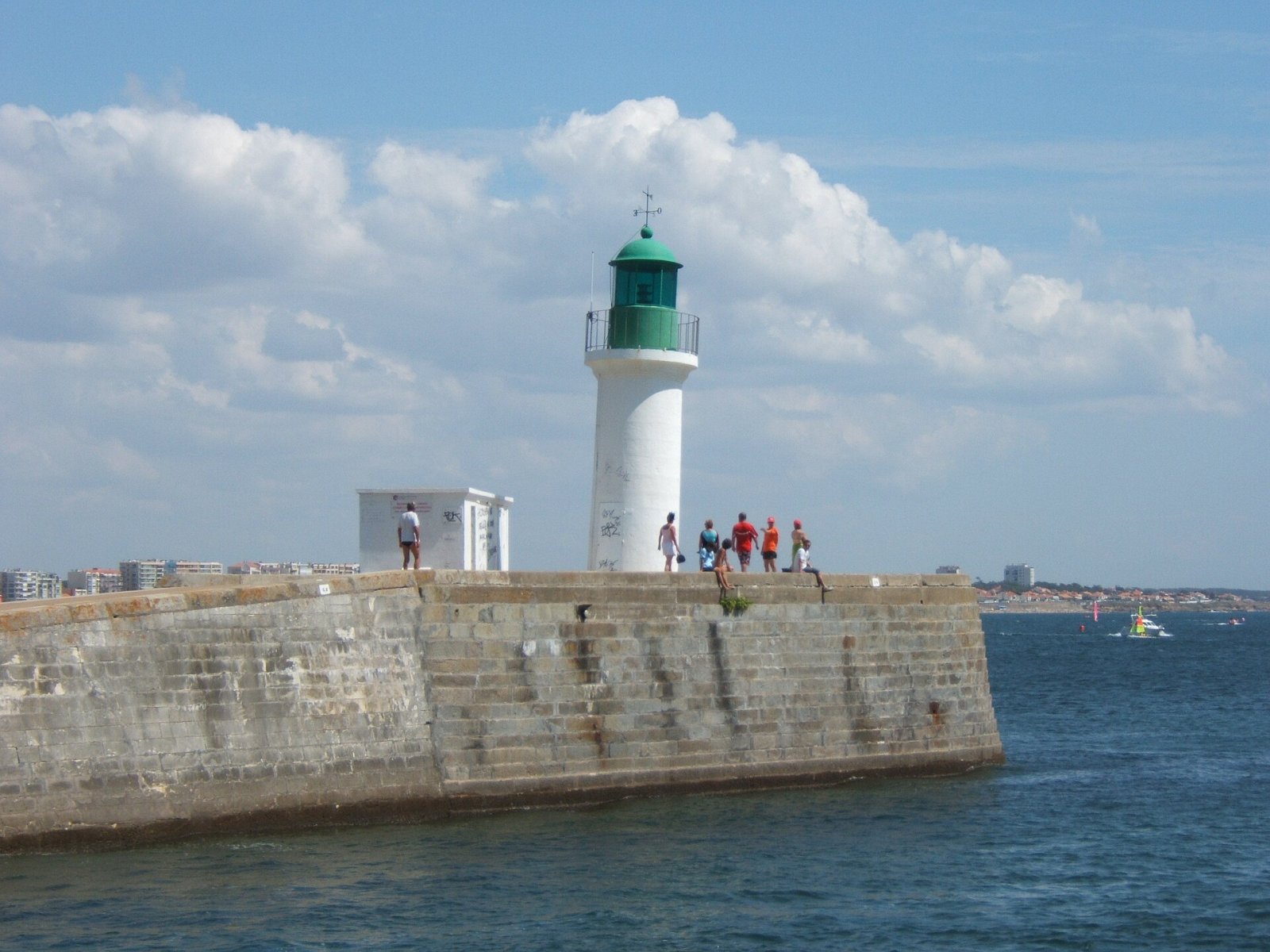 Découvrez le Phare des Sables-d'Olonne : Lumière et Histoire en France - Montchevrier | Secret World Trip Planner