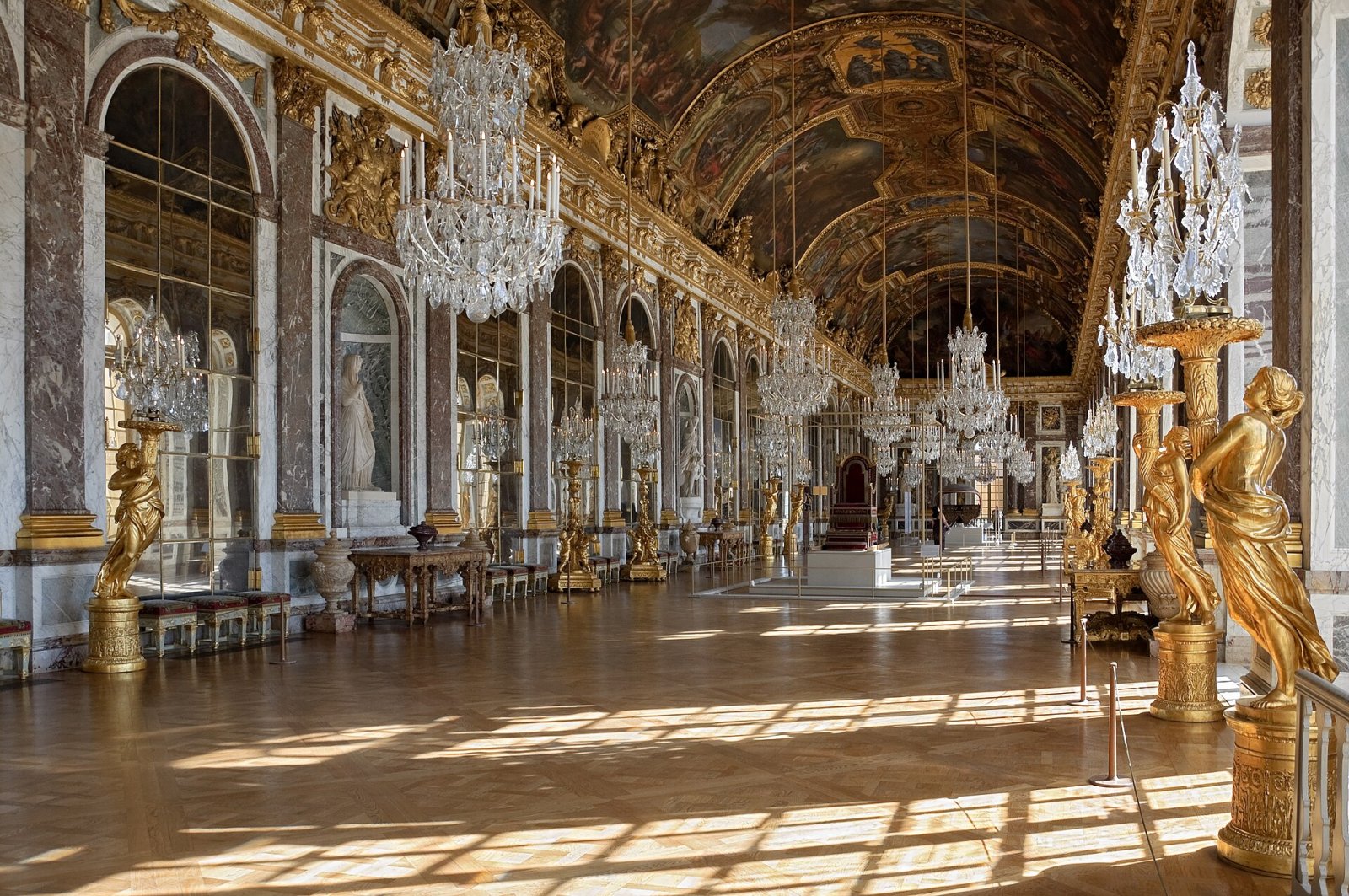 Découvrez le Palais de Versailles : Histoire et Beauté Intemporelle — Versailles