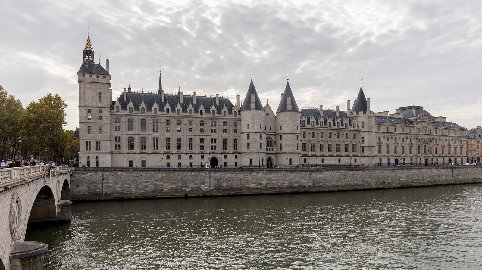 Conciergerie: Historia y Belleza de la París Medieval - Paris | Secret World Trip Planner